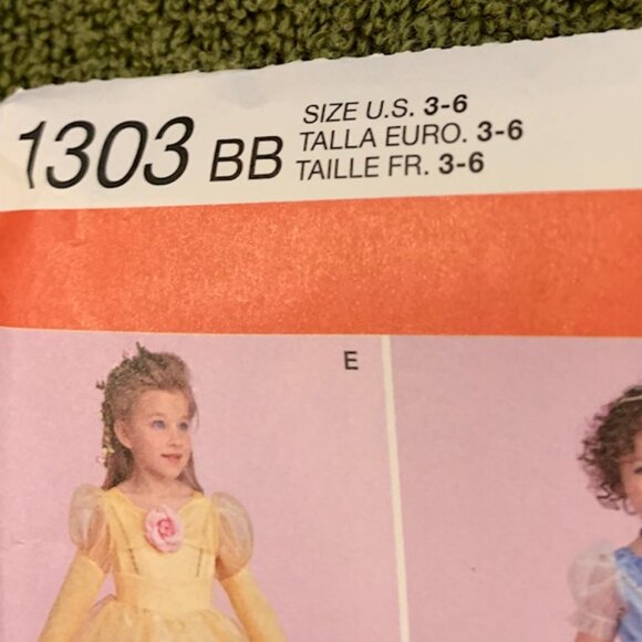 SIMPLICITY 1303 Girl's Halloween Costume Princess Dress Sewing Pattern - Picture 3 of 4